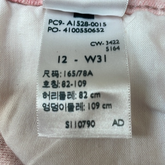 Levi Signature ladies denim stretch tie dye shorts. NWOT. Never worn. Size 12. - Picture 4 of 4